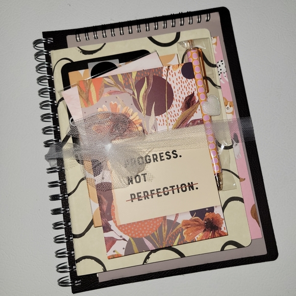 journals, notebooks, writing tools & cards - Picture 10 of 15